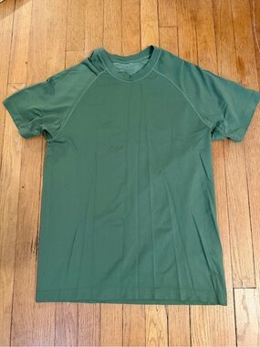 Fabletics Men's Athletic Tee in Forest Green